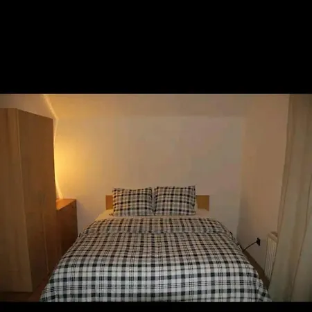 Cozy Near The Airport Apartment